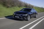 Lexus ES300h with Digital Side-View Monitor 2020 года (EU)